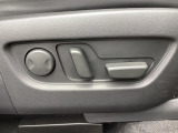 シートメモリー機能を備える10WAYパワーシートを装備!体格や好みに応じたポジションをスムーズに調整できます。