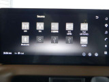 NissanConnectインフォテインメントシステ(ナビ機能含む)、TV、AM/FMラジオ、ハンズフリーフォン、Bluetooth対応、USB接続、HDMI接続、Apple CarPlay・Android AutoTM連携機能、NissanConnect対応