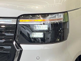 【LEDヘッドライト】悪天候や夜間走行時も良好な視界を確保し安心して運転できる高輝度LEDヘッドライトを装備!点灯速度が早く、消費電力も抑えられています。