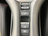 スマートな電子制御式パーキングブレーキに加え、渋滞時などでブレーキペダルから足を離しても停車を維持するオートブレーキホールド機能により、運転がより快適になります。