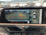 パノラミックビューモニター(シースルービュー機能つき)愛車を上から眺めた映像をナビ画面に表示いたします。メーカーオプション品につき後付けできません。