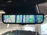 【デジタルインナーミラー】後席の大きな荷物や同乗者で後方が確認しづらい時でも安心!カメラが撮影した車両後方の映像をルームミラー内に表示。クリアな視界で状況の確認が可能です!