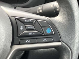 プロパイロットを装備☆アクセル、ブレーキをコントロー ルして前のクルマとの車間距離を保つ手助けをします。 白線を検知し、ハンドルをコントロールして直線道路、カーブにおいても運転支援してくれます!!