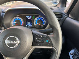 プロパイロット(同一車線運転支援)アクセル・ブレーキ・ステアリング操作をクルマがサポート。高速道路などで、ドライバーの負担を軽減します。