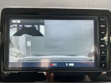 車室内カメラによる車内および車側面の撮影記録が駐車時の安心を高め、走行中の幅寄せ対策や後方撮影(リヤガラス越し)にも対応しています。LED点灯と、セキュリティラベルは、駐車中の盗難防止に役立ちます。