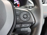 アダプティブクルーズコントロール機能付きです。走行中に先行車の様子を検知しながら、設定した車速の範囲内で先行車との距離のキープを支援します。詳細は販売店スタッフまでおたずねください。