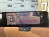 ハンドルは電動チルト&テレスコピック機能付きとなります。ドライビングポジションメモリー機能と連動します。