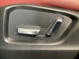 こちらのグレードは助手席にもパワーシートを装備しております!運転席同様お好みで調整が可能です!