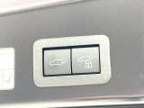 【パワーバックドア】スマートキーや運転席のボタンを押すだけでリアゲートが自動で開閉します!荷物を持っている時や、高い位置にあるバックドアを閉める際に便利な機能です♪