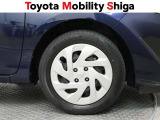 シンプルなデザインの純正ホイールキャップです。落ち着いたデザインですので車体と一体感があります。