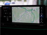 ◆Google マップ◆運転中も音声だけで安全に目的地設定ができます。交通状況の変化をリアルタイムに反映し、最適なルートをご案内します。