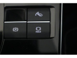 AVH(オートビークルホールド)は、信号待ちや渋滞時にブレーキペダルから足を離しても停止状態を自動保持する機能です。