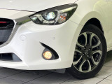 【LEDヘッドライト】悪天候や夜間走行時も良好な視界を確保し安心して運転できる高輝度LEDヘッドライトを装備!点灯速度が早く、消費電力も抑えられています。