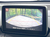【バックカメラ】駐車時に後方がリアルタイム映像で確認できます。大型商業施設や立体駐車場での駐車時や、夜間のバック時に大活躍!運転スキルに関わらず、今や必須となった装備のひとつです!