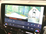【パノラミックビューモニター】専用のカメラにより、上から見下ろしたような視点で360度クルマの周囲を確認することができます☆死角部分も確認しやすく、狭い場所での切り返しや駐車もスムーズに行えます。