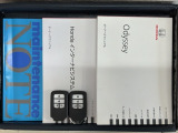 スマートキーは鍵をバッグに入れたままでもドアロックの開閉やエンジンのON・OFFができます。夜間や雨の日も鍵を探さなくて良いので便利です。