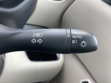 インテリジェントオートライトシステム。ハイビームアシストは前方用察知カメラで、対向車のライト、道路周辺の明るさを察知。手動で切り替えるわずらしさを軽減します。