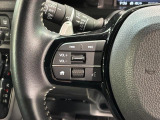 ステアリングにオーディオ操作スイッチが付いています。オーディオ画面に直接タッチしなくても操作が出来ますので、運転に集中できます。
