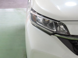 LEDヘッドライトは、点灯の瞬間から光量を発揮し、突然暗くなるトンネルなどでの安定感を高めます。