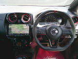 すっきりとした運転席周りになっています。