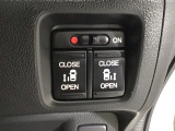 【両側パワースライドドア】両側がパワースライドドアになっており、運転席のスイッチやスマートキーでも開閉が可能です!開口部も広いので乗り降りも楽々♪