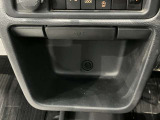 小物置きが前席中央にあり、便利に使えます☆