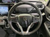 【純正革巻きステアリング】上質な革を使用することで、手にしっかり馴染みとても運転しやすいハンドルです♪