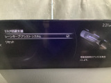 カメラが車線を認識してはみ出しそうになるとステアリングアシストが介入するレーン・キープ・アシストシステムを装備しております。お好みで作動・非作動の設定も可能です。
