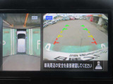 ナビ画面にアラウンドビュ-モニタ-の映像を映し出しています。  狭い場所での車庫入れをサポ-トしてくれる便利アイテムです。