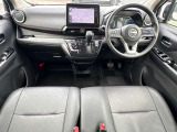 前席内装の全体像です。是非実車をご覧にお越し下さい。