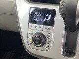 【オートエアコン】一度お好みの温度に設定すれば、車内の温度を検知し風量や温度を自動で調整。暑い&hellip;寒い&hellip;と何度もスイッチ操作をする必要はありません。快適な車内空間には必須の機能ですね♪