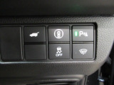 パワーテールゲートの開閉、パーキングセンサー、横滑りを防ぐVSA等のスイッチ類は運転席の右側、手の届きやすい位置にあります。