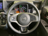 インテリアに合わせたデザインのステアリングは、運転される方のことも考え、運転しやすい形状、大きさです。是非一度、実際に触ってお確かめください。