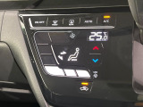 【オートエアコン】一度お好みの温度に設定すれば、車内の温度を検知し風量や温度を自動で調整。暑い&hellip;寒い&hellip;と何度もスイッチ操作をする必要はありません。快適な車内空間には必須の機能ですね♪