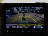 【バックカメラ】運転が苦手な方も車庫入れラクラクです!ギアをリバースに入れれば自動的に切り換わりますので、面倒な操作は不要です♪狭い駐車場もお車を傷つけず安心ですね!