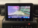 バックモニター付きで、車庫入れやバック時の後方確認をサポート。