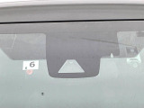 【トヨタセーフティセンス】走行中に前方の車両等を認識し、衝突しそうな時は警報とブレーキで衝突回避と被害軽減をアシスト。より安全にドライブをお楽しみいただけます。