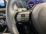 ステアリングにオーディオ操作スイッチが付いています。オーディオ画面に直接タッチしなくても操作が出来ますので、運転に集中できます。