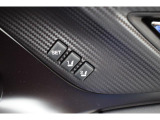 運転席シートポジションメモリー機能 アクセスキー1つに付きシートポジションを2つメモリーすることができます。