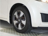 認定中古車では、厳しいHonda認定基準をクリアした厳選されたHonda認定中古車のみ、取り扱っております。「ご購入前の安心」「納車後の信頼」を車両と一緒に提供しております。