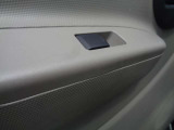 助手席側からもパワーウインドウが付いています。
