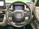 インテリアに合わせたデザインのステアリングは、運転される方のことも考え、運転しやすい形状、大きさです。是非一度、実際に触ってお確かめください。