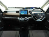◆視界広々で非常に運転しやすくロングドライブでも疲れを感じさせないすっきりとまとまったインパネ周りです。