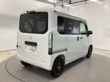 プライバシーガラスが装備されています。外を見るときには気にならずに、後方車両からは車内が見えにくくなってます