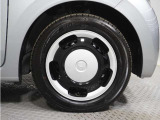 ◆純正ホイール装着車◆シンプルなデザインのホイールキャップ付きです。