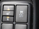 コーナリング時などで横滑りが発生した場合、ブレーキとエンジン出力を制御して車両の安定性を確保するVSCと、発進・加速時にタイヤの空転を抑えてアクセル操作を容易にするTRCを採用しています。