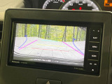 【バックカメラ】駐車時に後方がリアルタイム映像で確認できます。大型商業施設や立体駐車場での駐車時や、夜間のバック時に大活躍!運転スキルに関わらず、今や必須となった装備のひとつです!