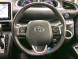 【純正革巻きステアリング】上質な革を使用することで、手にしっかり馴染みとても運転しやすいハンドルです♪