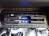 ■【ETC車載器】が装備されています。セットアップをしてお渡しとなり、ETCカードを差し込むだけで高速道路の利用が可能です。