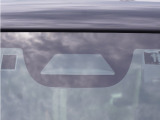 【ホンダセンシング】 「ミリ波レーダー」と「単眼カメラ」の異なる特性を持つ2つのセンサーなどにより、安心・快適な運転を支援します。